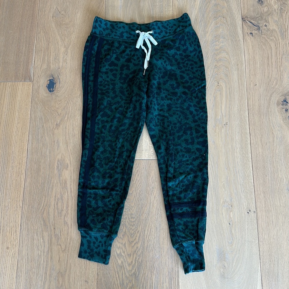 Women’s n:Philanthropy Sweatsuit - Picture 10 of 16